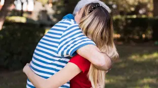Ojo con el 'método del abrazo', ya hay dos detenidos por engañar a personas mayores para robarles joyas Ojo con el 'método del abrazo', ya hay dos detenidos por engañar a personas mayores para robarles joyas