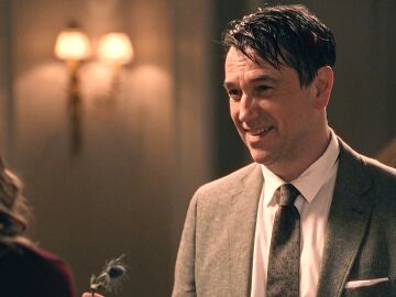 Andr&eacute;s escucha desde el tel&eacute;fono la complicidad entre Gabriel y Julia y&hellip; &iexcl;no puede ocultar su enfado!