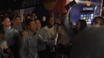 La fiesta de las jugadoras espa&ntilde;olas tras el pase a la final