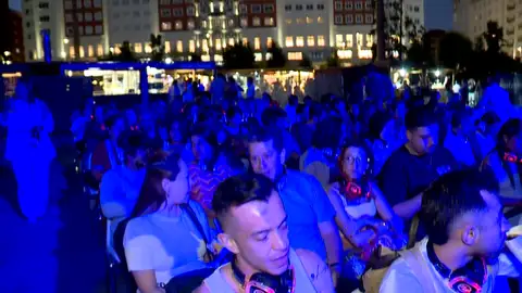 Un cine que te susurra, mercadillo y gastronomía: el oasis madrileño instalado en Plaza de España Un cine que te susurra, mercadillo y gastronomía: el oasis madrileño instalado en Plaza de España
