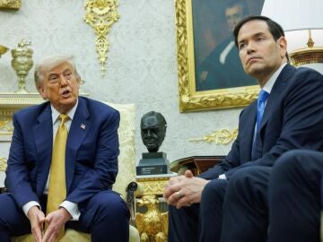 El presidente de Estados Unidos, Donald J. Trump junto al secretario de Estado de Estados Unidos, Marco Rubio