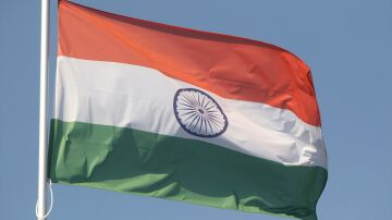 Detienen a un estafador que se hacía pasar por embajador en sitios inventados en la India