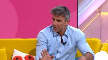 Alonso Caparrós sobre su relación con una joven de 20 años menos que él