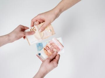 Imagen de archivo de dinero.