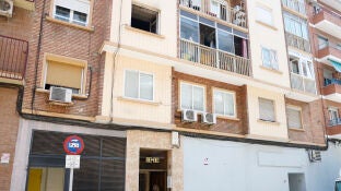 Imagen de piso calcinado tras el incendio en la calle Jaca de Zaragoza