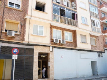 Imagen de piso calcinado tras el incendio en la calle Jaca de Zaragoza