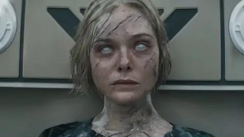 Elle Fanning en Predator: Badlands Elle Fanning en Predator: Badlands