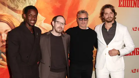 Micheal Ward, Ari Aster, Joaquin Phoenix y Luke Grimes en la premiere de Eddington en Los Ángeles Micheal Ward, Ari Aster, Joaquin Phoenix y Luke Grimes en la premiere de Eddington en Los Ángeles