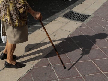 En el Día Mundial de los Abuelos, la sociedad repiensa cómo cuidarles más y mejor