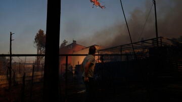 Un gran incendio forestal obliga a evacuar a más de 5.000 personas