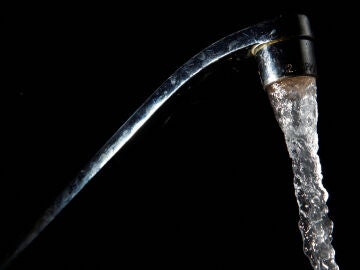 ¿Saben cuál es la bebida favorita de los españoles?: Agua, nada más que agua...