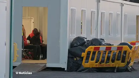Rescatado un cayuco con 47 migrantes cerca de El Hierro tras cuatro días en alta mar Rescatado un cayuco con 47 migrantes cerca de El Hierro tras cuatro días en alta mar