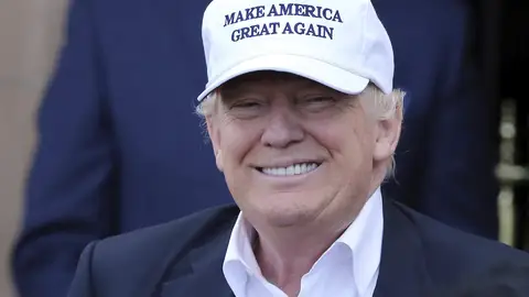 Trump y Von der Leyen se reúnen en Escocia para cerrar un acuerdo que evite la guerra comercial Trump y Von der Leyen se reúnen en Escocia para cerrar un acuerdo que evite la guerra comercial