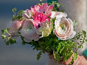 Imagen de archivo de un ramo de flores de una novia