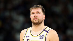 Luka Doncic en un partido de los Lakers