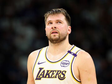 Luka Doncic en un partido de los Lakers