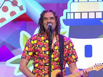 “Me encanta”: Joaquín Padilla incendia el plató de La ruleta de la suerte con el temazo veraniego ‘No te olvides la toalla’ “Me encanta”: Joaquín Padilla incendia el plató de La ruleta de la suerte con el temazo veraniego ‘No te olvides la toalla’