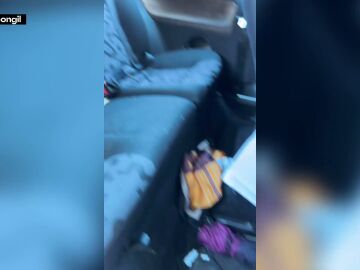Okupan y destrozan su coche durante sus vacaciones