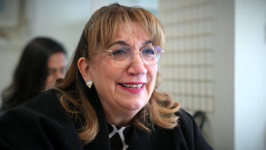Uras estalla ante Efsun por criticar a Bahar y la pone en su sitio: "No permito que hables as&iacute; de mi madre"