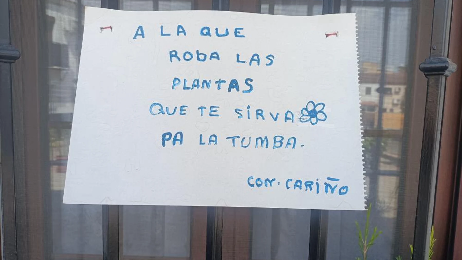 Imagen del cartel que creó la vecina. Imagen del cartel que creó la vecina.