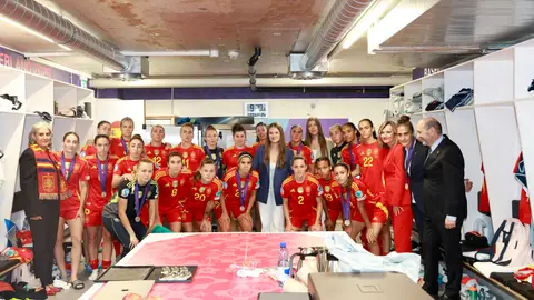 La princesa Leonor y la infanta Sofía con la Selección Femenina La princesa Leonor y la infanta Sofía con la Selección Femenina