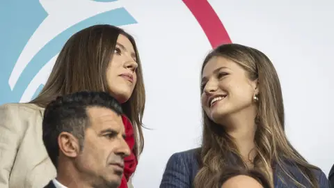 La infanta Sofía y la princesa Leonor en Basilea La infanta Sofía y la princesa Leonor en Basilea