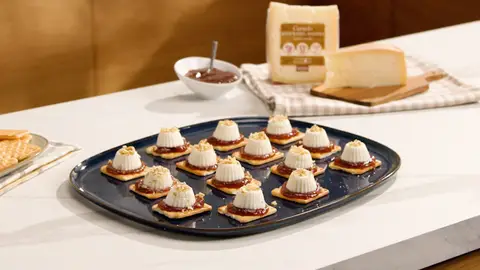 Bombones salados de queso curado con mermelada y nueces Bombones salados de queso curado con mermelada y nueces