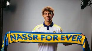 Joao Félix posa con la bufanda del Al Nassr Joao Félix posa con la bufanda del Al Nassr