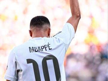 Kylian Mbappé con el número 10 