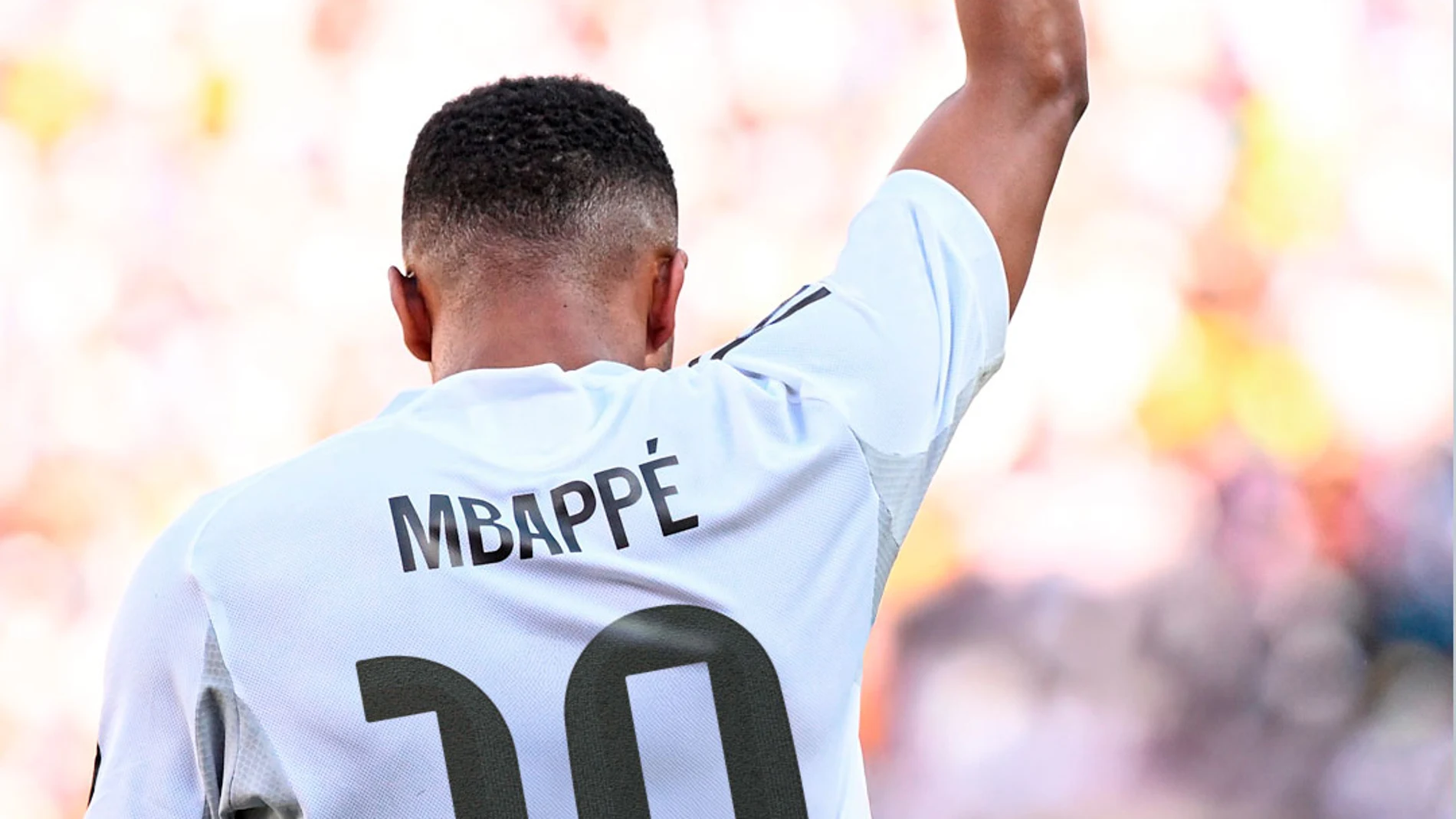 Kylian Mbappé con el número 10 Kylian Mbappé con el número 10