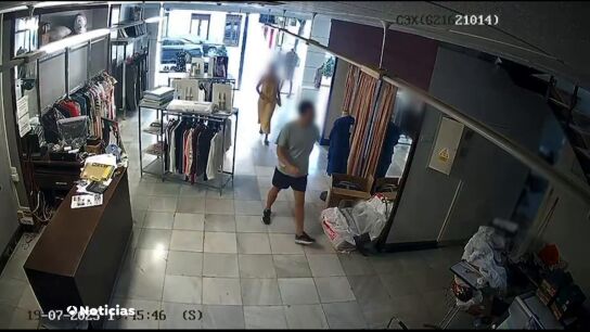 El v&iacute;deo que desmonta la versi&oacute;n de los hijos el comerciante muerto en Murcia: la agresi&oacute;n fue directa y sin discusi&oacute;n