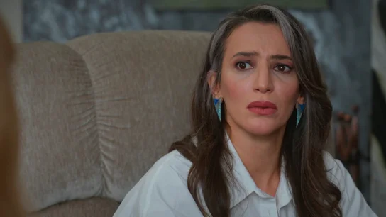 Efsun rompe el último intento de Bahar por unir a la familia Efsun rompe el último intento de Bahar por unir a la familia