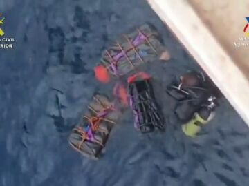 Detenido un buzo tras intentar extraer 101 kilos de cocaína del casco de un buque en el puerto de Las Palmas Detenido un buzo tras intentar extraer 101 kilos de cocaína del casco de un buque en el puerto de Las Palmas