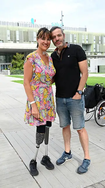 Irene Villa y David Serrato a la salida del hospital Irene Villa y David Serrato a la salida del hospital