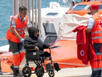 Una mujer sin piernas, entre los inmigrantes llegados en la última patera rescatada en Canarias