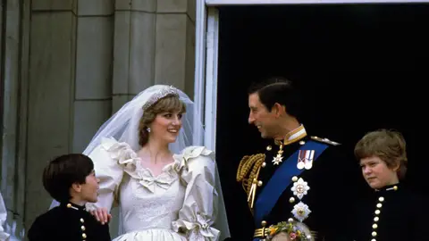 Lady Di y Carlos de Inglaterra el día de su boda Lady Di y Carlos de Inglaterra el día de su boda