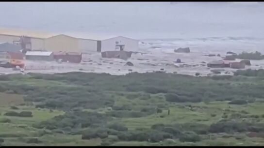 V&iacute;deo El momento en el que los tsunamis comienzan a azotar diferentes pa&iacute;ses tras el terremoto