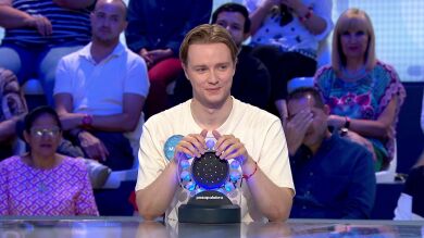 El inesperado vacile de Manu a Roberto Leal: ¡el presentador no se lo veía venir!