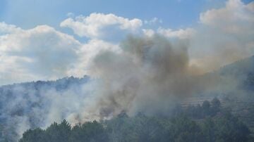 El incendio en Las Hurdes (Cáceres) evoluciona de manera favorable tras lograr estabilizar la zona de Avellanar El incendio en Las Hurdes (Cáceres) evoluciona de manera favorable tras lograr estabilizar la zona de Avellanar