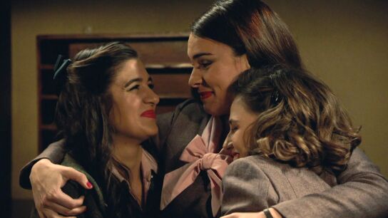 Las chicas de la tienda sorprenden a Fina con... &iexcl;una sala de revelado!