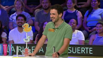 Alberto, concursante de La ruleta de la suerte, busca un novio para su hermana