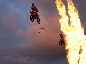 El motocross español conquista el aire en Georgia