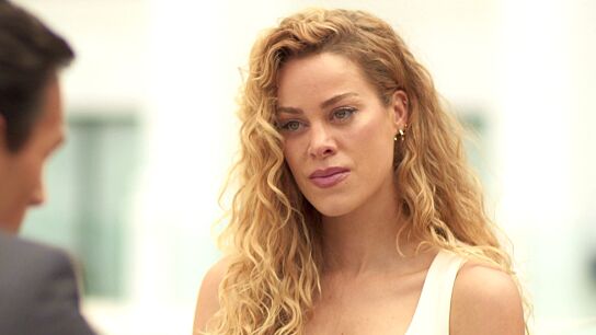 Laura descubre que la relaci&oacute;n entre Amanda y C&eacute;sar ha pasado a otro nivel&hellip; &iquest;c&oacute;mo reaccionar&aacute;?