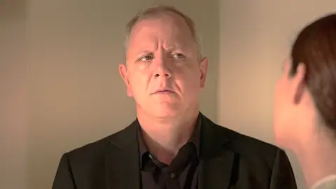 ¡Se descubre la verdad! Emilio fue el encargado de acabar con la vida de Doña Beatriz siguiendo las órdenes de Octavio ¡Se descubre la verdad! Emilio fue el encargado de acabar con la vida de Doña Beatriz siguiendo las órdenes de Octavio