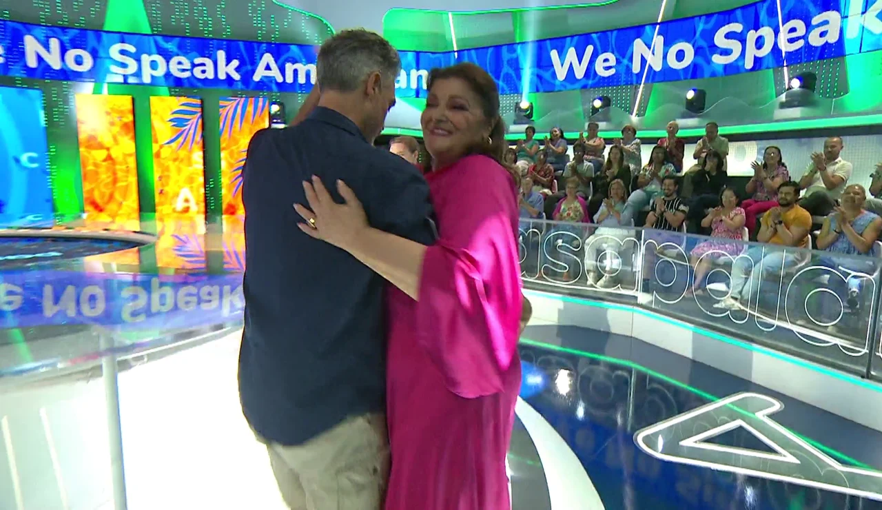 Charo Reina y Javi Mora bailan pegados en La Pista… ¡a ritmo de ‘We no speak americano’!