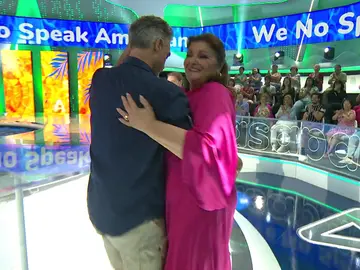 Charo Reina y Javi Mora bailan pegados en La Pista… ¡a ritmo de ‘We no speak americano’! Charo Reina y Javi Mora bailan pegados en La Pista… ¡a ritmo de ‘We no speak americano’!