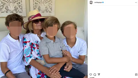 Cari Lapique da la bienvenida al verano con sus nietos Cari Lapique da la bienvenida al verano con sus nietos