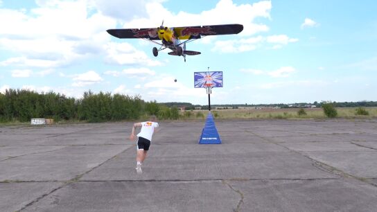 Piotr Grabowski y el primer mate con una asistencia desde el aire