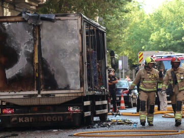 Una aparatosa explosión de gas provoca un incendio en un camión y en un edificio de Zamora y deja al menos dos heridos
