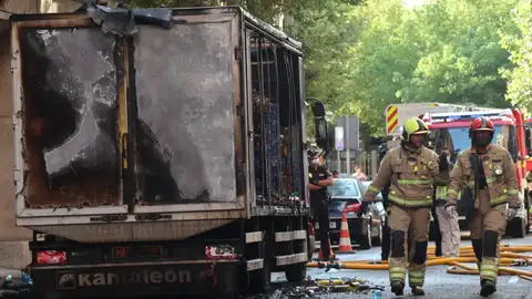 Una aparatosa explosión de gas provoca un incendio en un camión y en un edificio de Zamora y deja al menos dos heridos Una aparatosa explosión de gas provoca un incendio en un camión y en un edificio de Zamora y deja al menos dos heridos